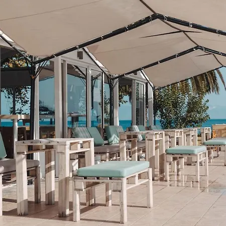 Vournelis מלון 3*